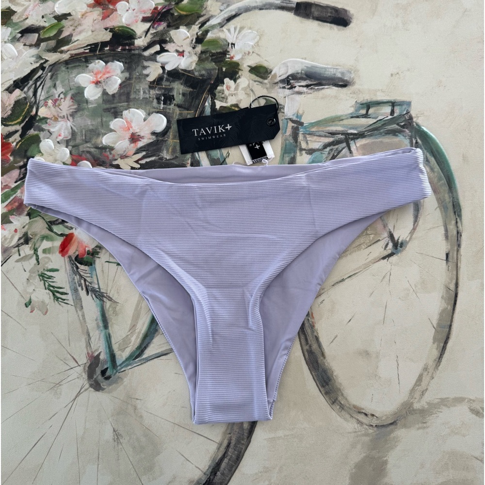 BUNDLE 2 ITEMS FOR $8✨

LAST PRICE🍒🤍 TAVIK reversible swimming bottom 💜